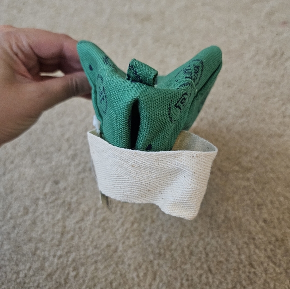 Victoria's Secret PINK Green Zipper Pouch with Logo New with Tags - Picture 9 of 12